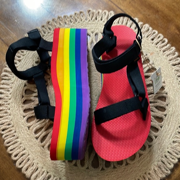 teva rainbow platform